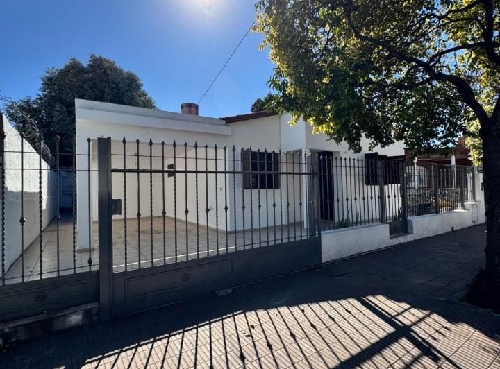 Casa · 120m² · 4 Ambientes · 2 Cocheras