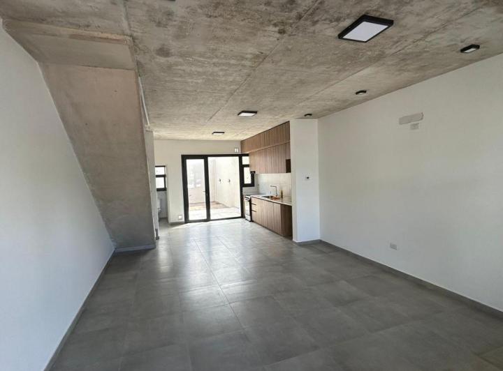 Casa · 110m² · 6 Ambientes · 1 Cochera