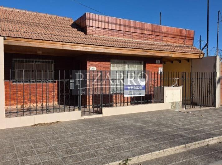 Casa · 315m² · 9 Ambientes · 2 Cocheras