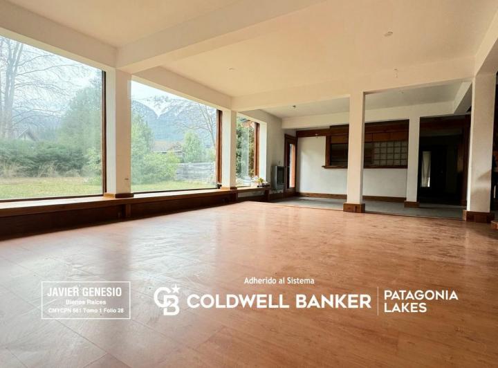 Casa · 1050m² · 5 Ambientes · 1 Cochera