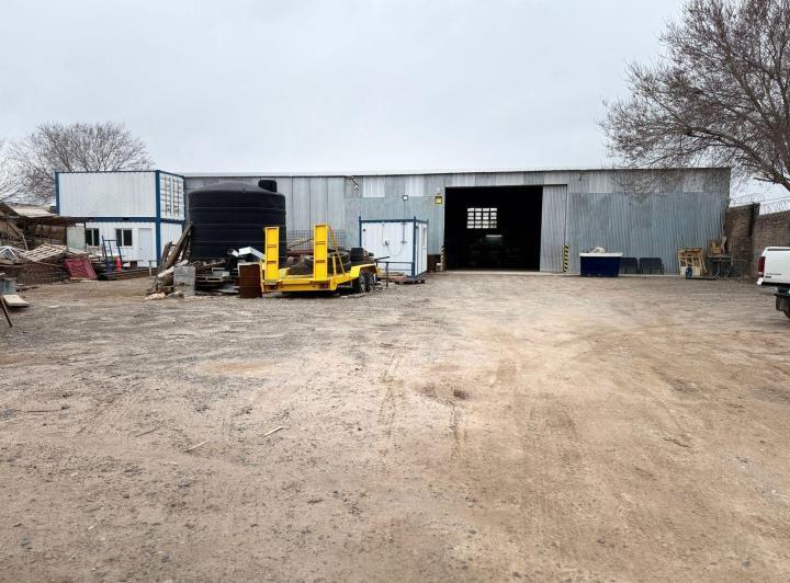 Bodega-Galpón · 550m² · 4 Ambientes · 6 Cocheras