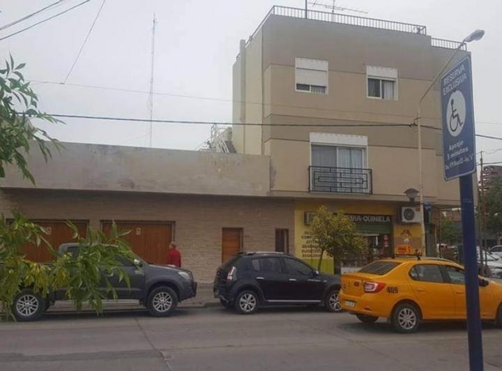 Casa · 852m² · 4 Ambientes · 4 Cocheras