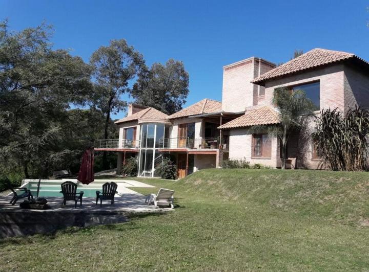 Casa · 618m² · 10 Ambientes · 2 Cocheras