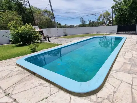 Venta - casa en rivadavia c/pileta. 3 dormitorios.
