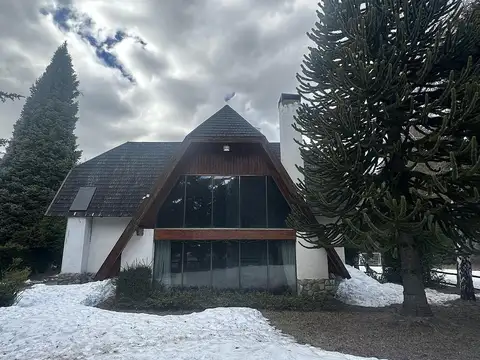 Venta exclusiva casa, con cabaña, 6 dormitorios, lote de 1300m2, villa catedral. excelente ubicación