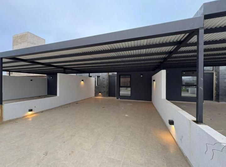 Casa · 100m² · 3 Ambientes · 1 Cochera