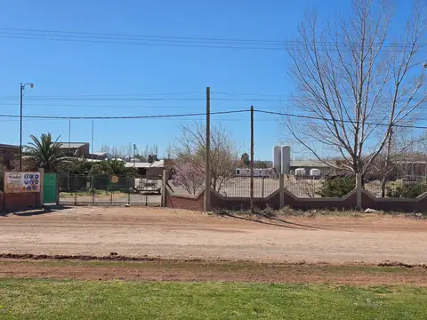 Vende terreno sobre ruta, apto desarrollo.