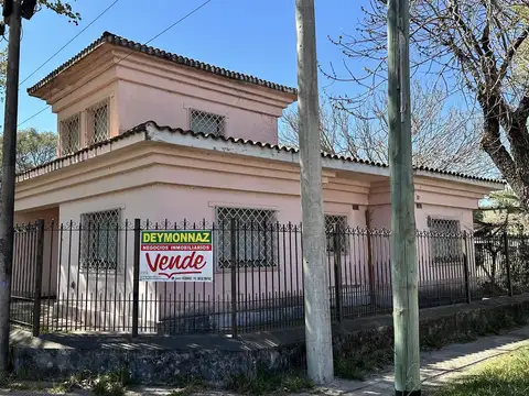 Importante propiedad en esquina céntrica para reciclar