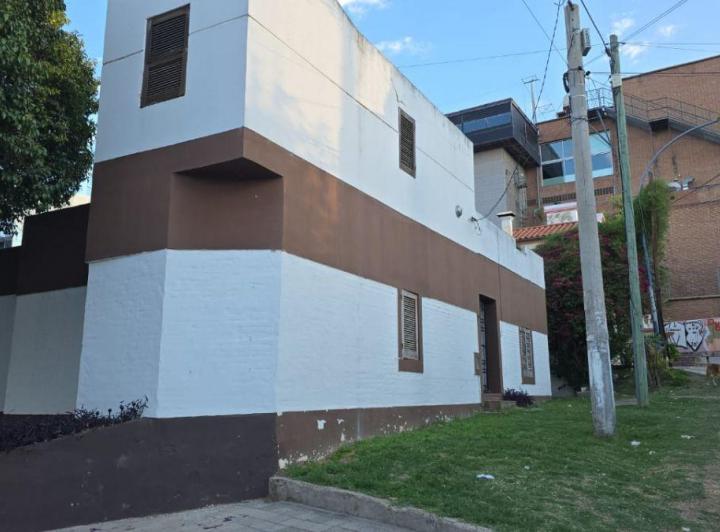 Casa · 193m² · 8 Ambientes · 2 Cocheras