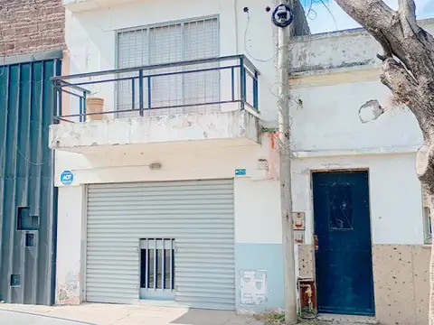 Casa 1 dormitorio con local comercial o cochera italia y av. uriburu