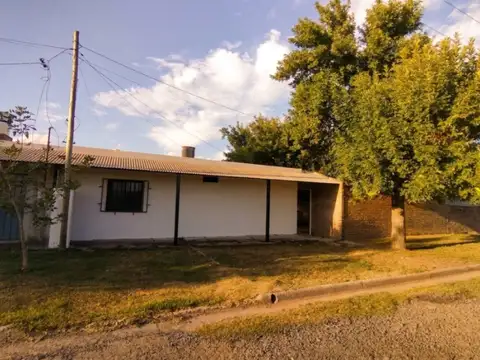 Casa al frente 2 dormitorios