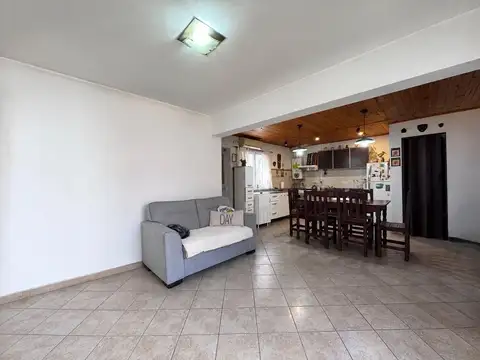 Venta | permuta casa al frente de tres dormitorios y cochera. barrio triangulo rosario