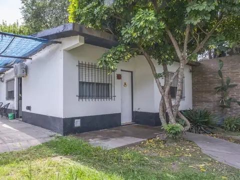 Casa en venta 2 dormitorios/ pileta en ricardone