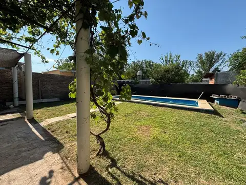 Casa 3 dormitorios con pileta en venta roldan