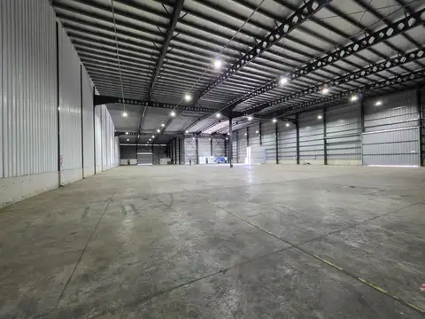 Nave de 2.758 m², 11 mts de altura, ideal logísticas.