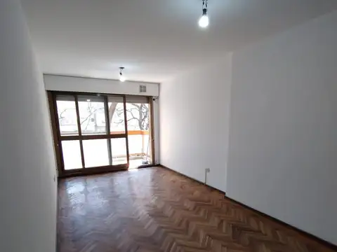 Departamento de 2 dormitorios con cochera en zona rio!