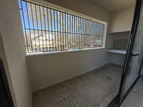 Venta - departamento 1 dormitorio con parrilla y cochera - alberdi