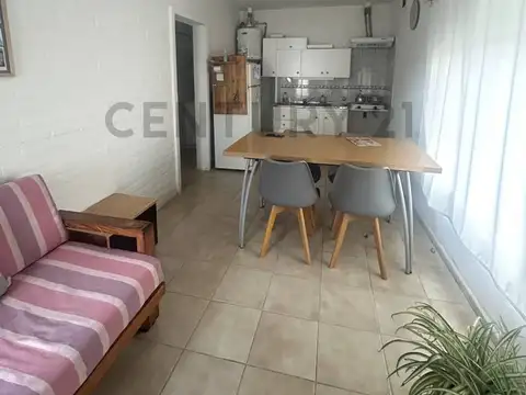 Oportunidad de inversión 2 departamentos + 1 a terminar sobre amplio terreno. venado tuerto