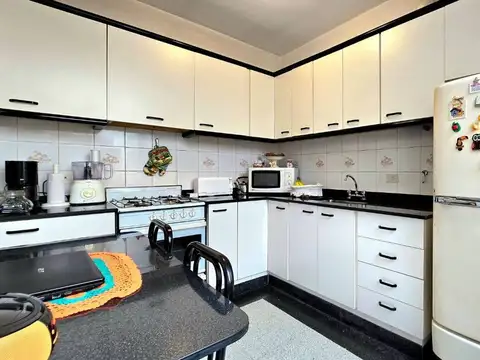 Casa venta 3 ambientes mas dependencia cochera