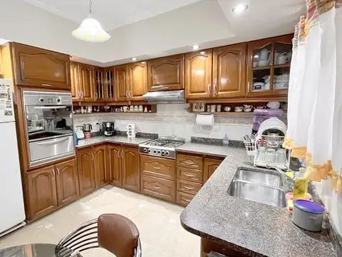 Casa 5 ambientes barrio naón