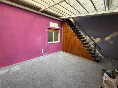 Ph tipo casa - 3 amb + amplio patio + terraza propia   - sin expensas - a reciclar - metros de av p .goyena