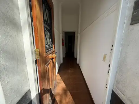 Venta ph 4 ambientes en boedo con patio al frente