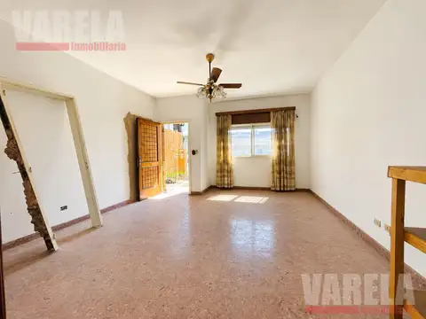 Ph 3 amb. planta baja c/jardín parrilla y garage en gregorio laferrere 7400 u$s 137.000