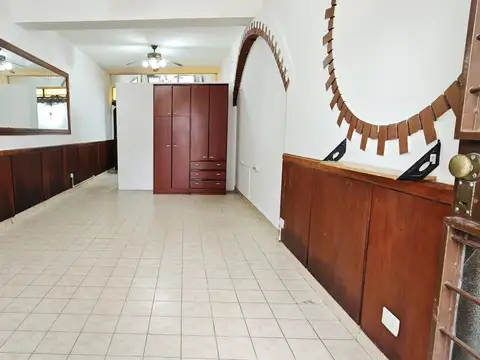 Monoambiente al frente pb con cocina independiente. paternal