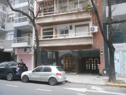 Alquiler de amplio monoambiente al frente con balcón en belgrano
