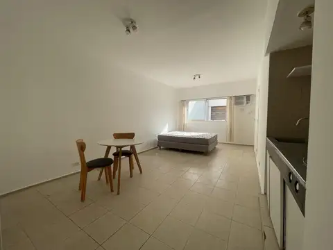 Juncal y suipacha |  monoambiente súper luminoso | vig 24 hs
