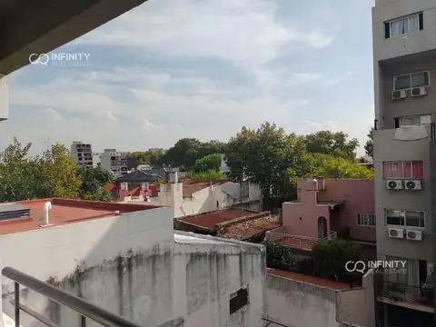 Alquiler departamento con balcón en parque chas
