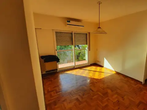 Excelente departamento luminoso  -  con balcon