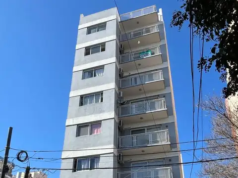 Departamento 2 ambientes con cochera cubierta