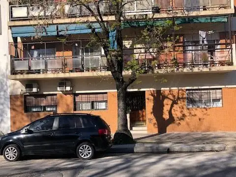 Alquiler dpto 3 ambientes con patio