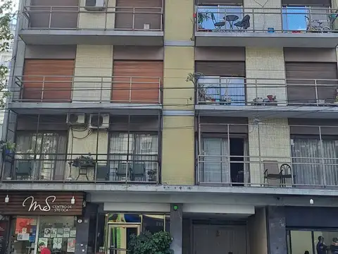 Departamento 2 ambientes contrafrente balcon  super luminoso todo a nuevo
