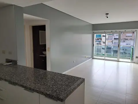 Belgrano:excelente 2 amb. al contrafrente con balcon, coch. fija. edificio c/ pileta-solarium-sum.