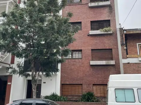 Excelente 3 ambientes con balcón y terraza propia
