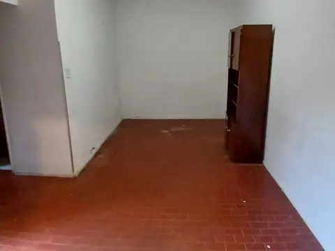 Depto. 2 amb. con patio 1er piso ascensor