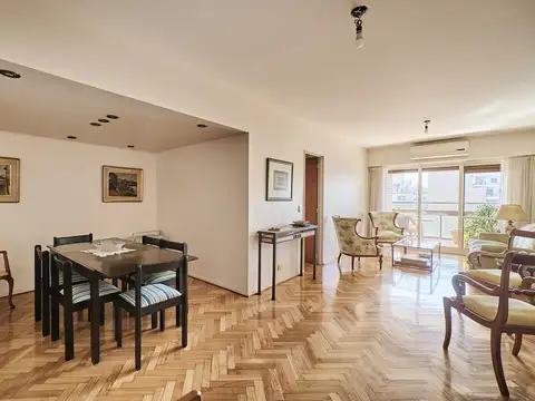 Departamento 4 ambientes impecable al frente con 2 balcones vista cochera y baulera en caballito