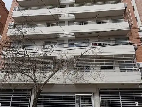 3 ambientes luminoso con cochera y baulera