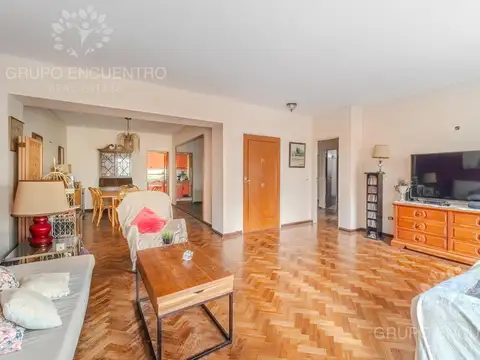 Venta de 4 ambientes con dependencia | balcón corrido al frente | guardacoche | baulera | palier|