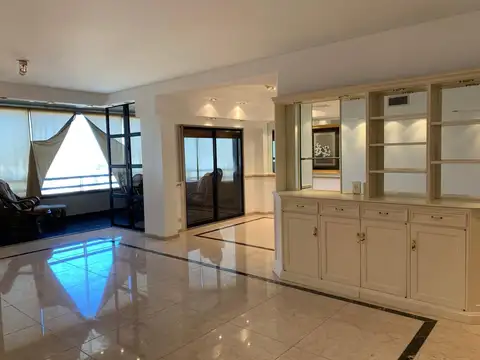 3 ambientes con dependencia- cochera- gran balcón-