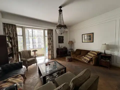 Excelente dpto. 4 ambientes en venta frente al palacio estrugamou.