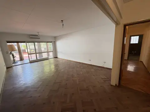 Venta - departamento 4 ambientes - espacio cochera - gran patio y dependencia