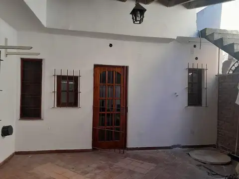 Alquiler dos ambientes en planta baja.villa tesei.hurlingham