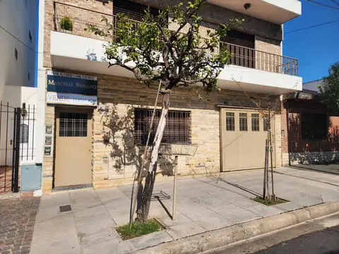 Tipo casa 2 ambientes con patio - parrilla - sin expensas -