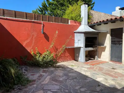 Alquiler i ph 3 ambientes i patio i parrilla i cochera