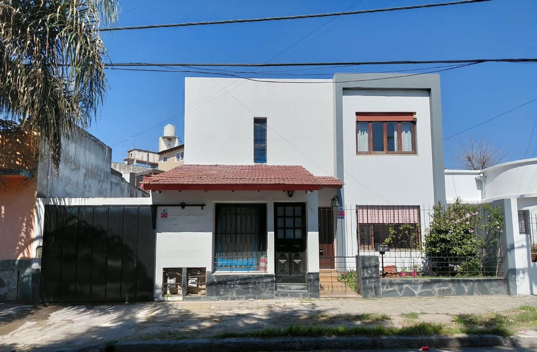 VENTA CASA 5 AMBIENTES RAMOS MEJIA PATIO, COCHERA