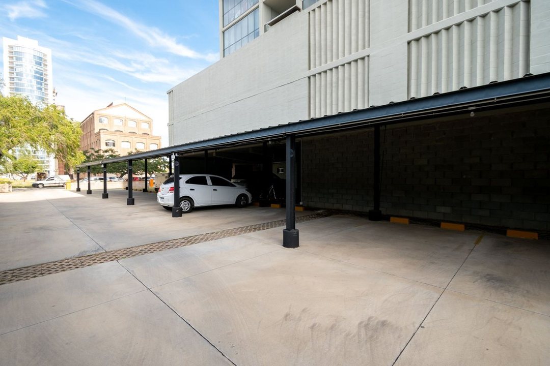 VENTA COCHERA EN PLANTA BAJA- GARDEN INN TORRE 1