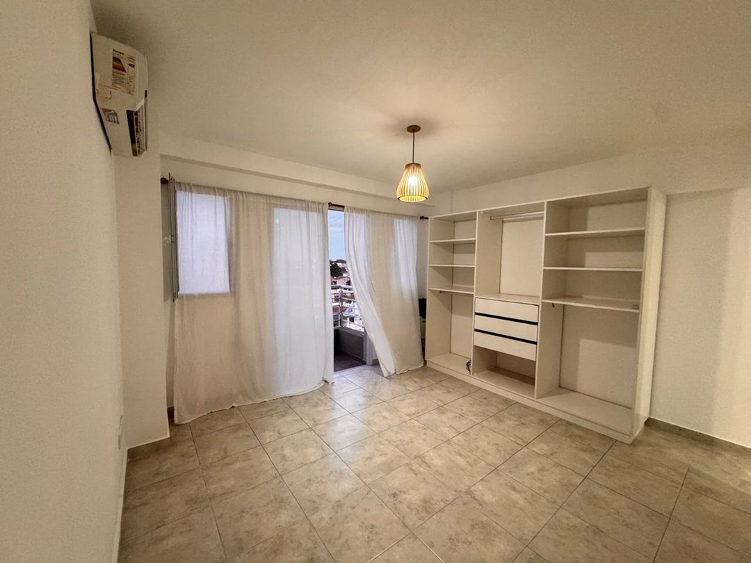 VENTA DEPARTAMENTO CON BALCON  MORON